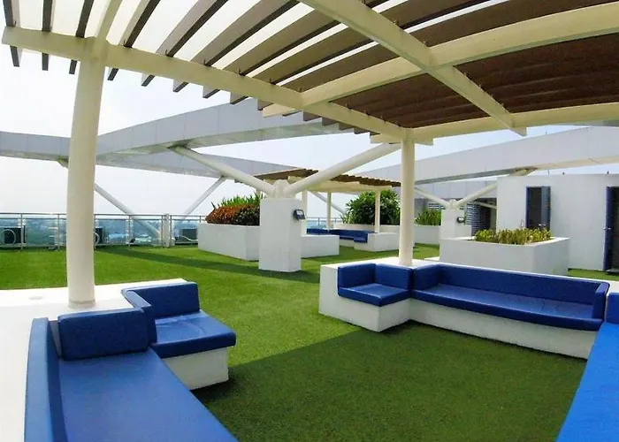 Azure Skyline Pad Apartahotel *